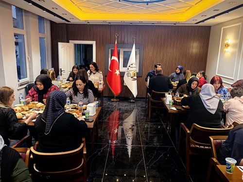 Kaymakamımız Sayın Muhammed Fatih GÜNLÜ, İlçemiz Sosyal Yardımlaşma ve Dayanışma Vakfı Aile Destek Merkezinin Düzenlediği İftar Programına Katıldı.