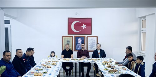 Kaymakamımız Sayın Muhammed Fatih GÜNLÜ, İlçe Jandarma Komutanlığında Düzenlenen İftar Programına Katıldı.